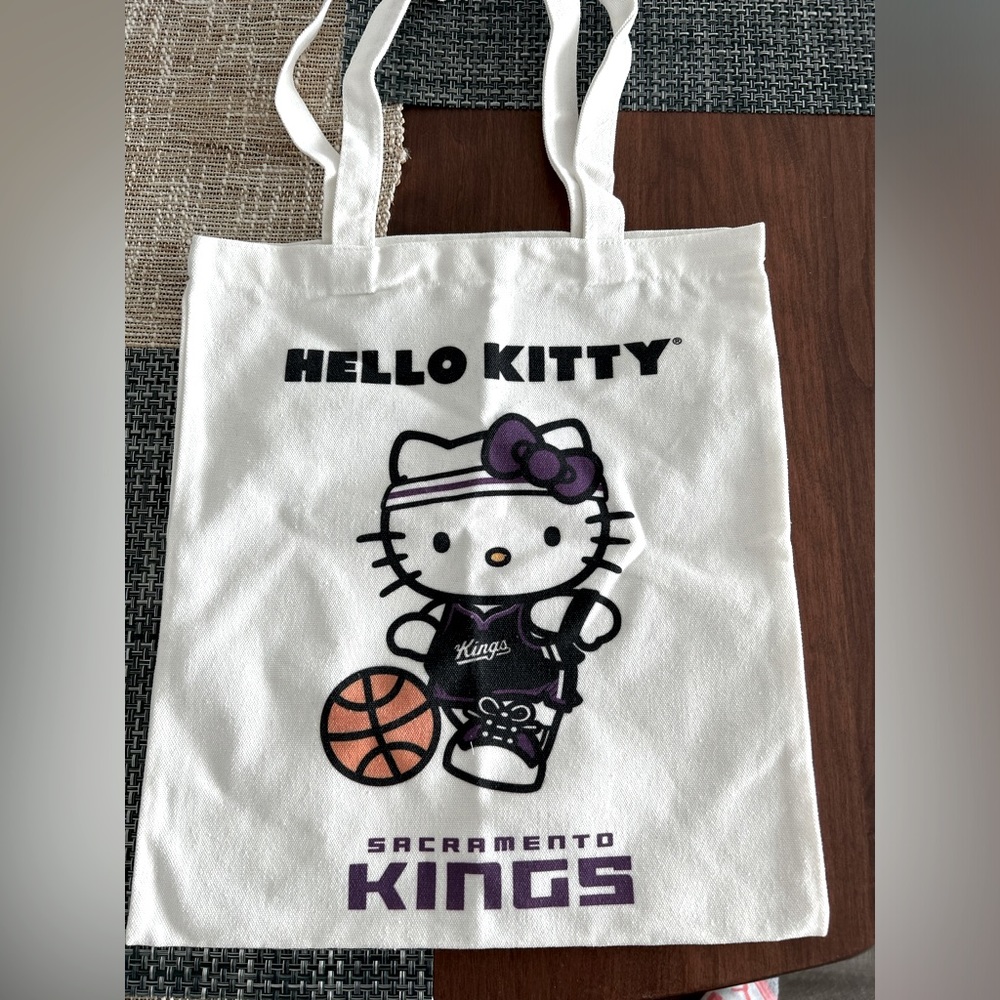 NWOT Hello kitty Sacramento Kings Canvas Tote bag
